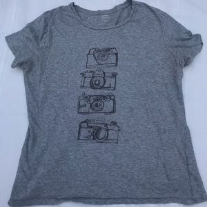 Old Navy Gray Relaxed Camera T-Shirt Size M